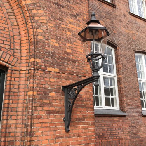 Ribelampe på Henriette Hörlücks Skolen i Odense, støbejern